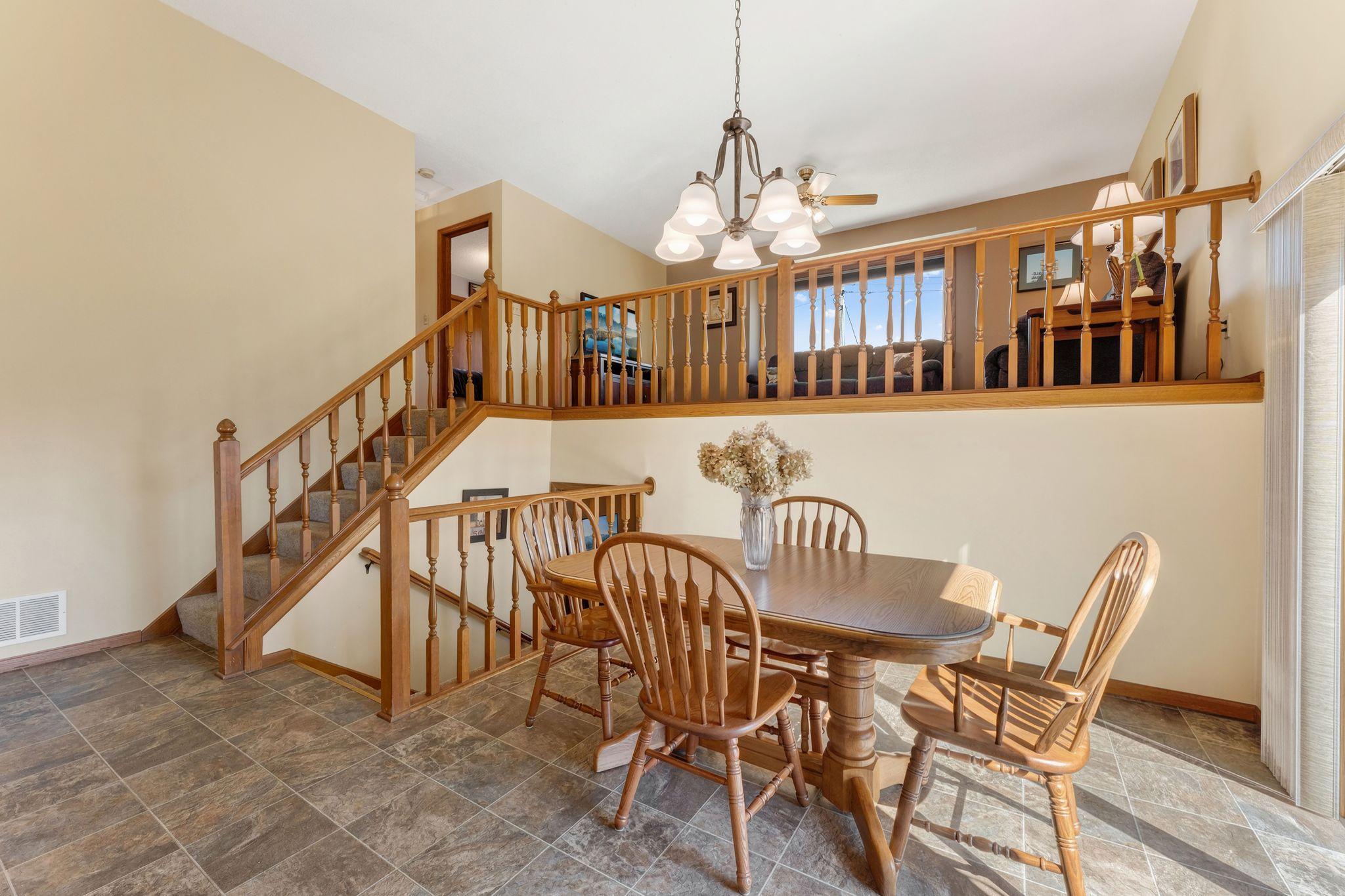 135 Old County Rd C East St. Paul, MN 55117 - Photo 4 of 41