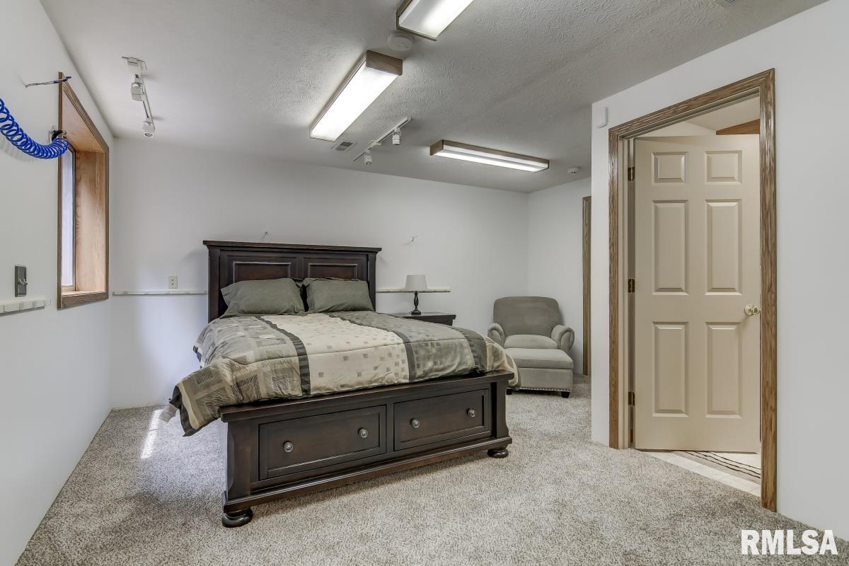 2320 Chesapeake Landing Springfield, IL 62712 - Photo 34 of 36 Gallery Image 34