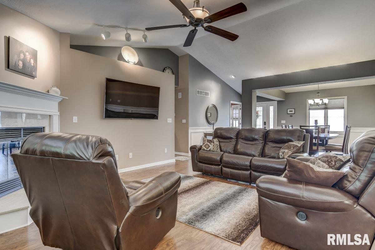 2320 Chesapeake Landing Springfield, IL 62712 - Photo 8 of 36 Gallery Image 8