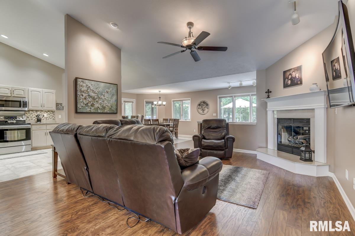 2320 Chesapeake Landing Springfield, IL 62712 - Photo 9 of 36 Gallery Image 9