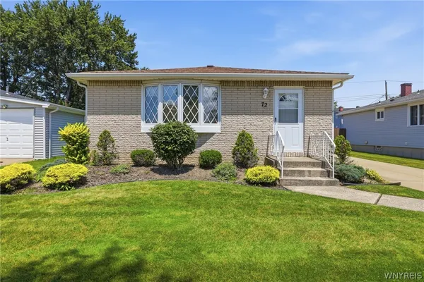 $250,000 | 72 East Cherbourg Drive, Cheektowaga, NY 14227