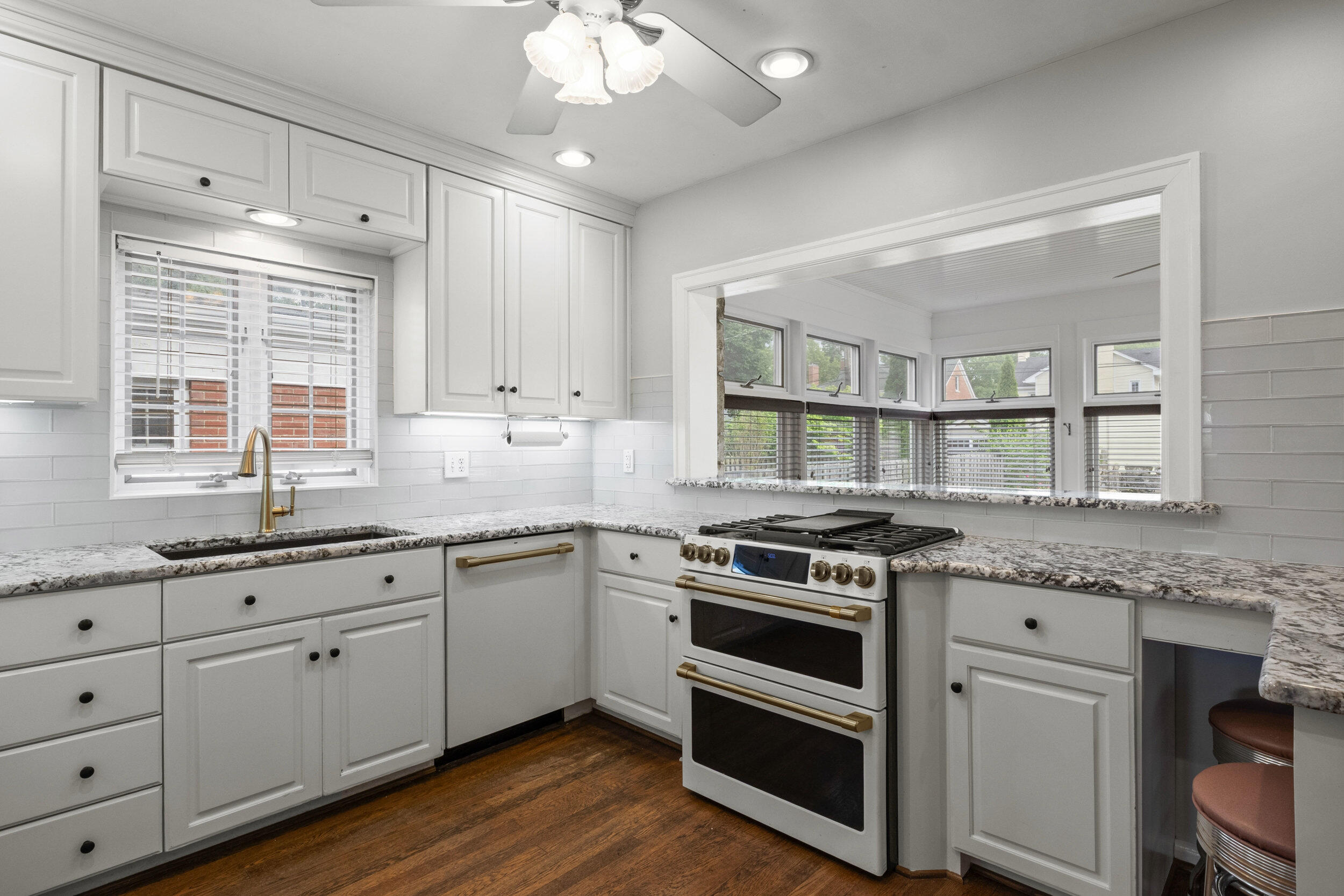 320 Hart Road Lexington, KY 40502 - Photo 11 of 67 Kitchen
