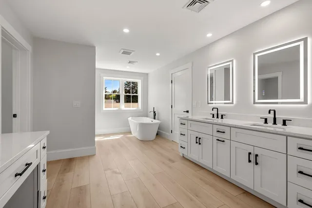 $1,159,900 | 8 Senter Street, Salem, NH 03079