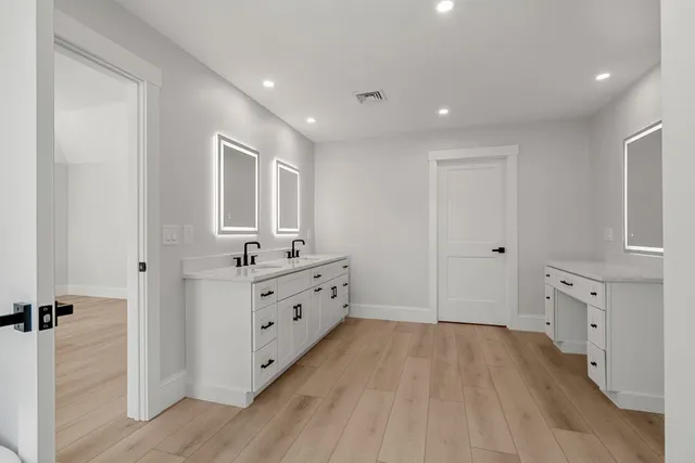 $1,159,900 | 8 Senter Street, Salem, NH 03079