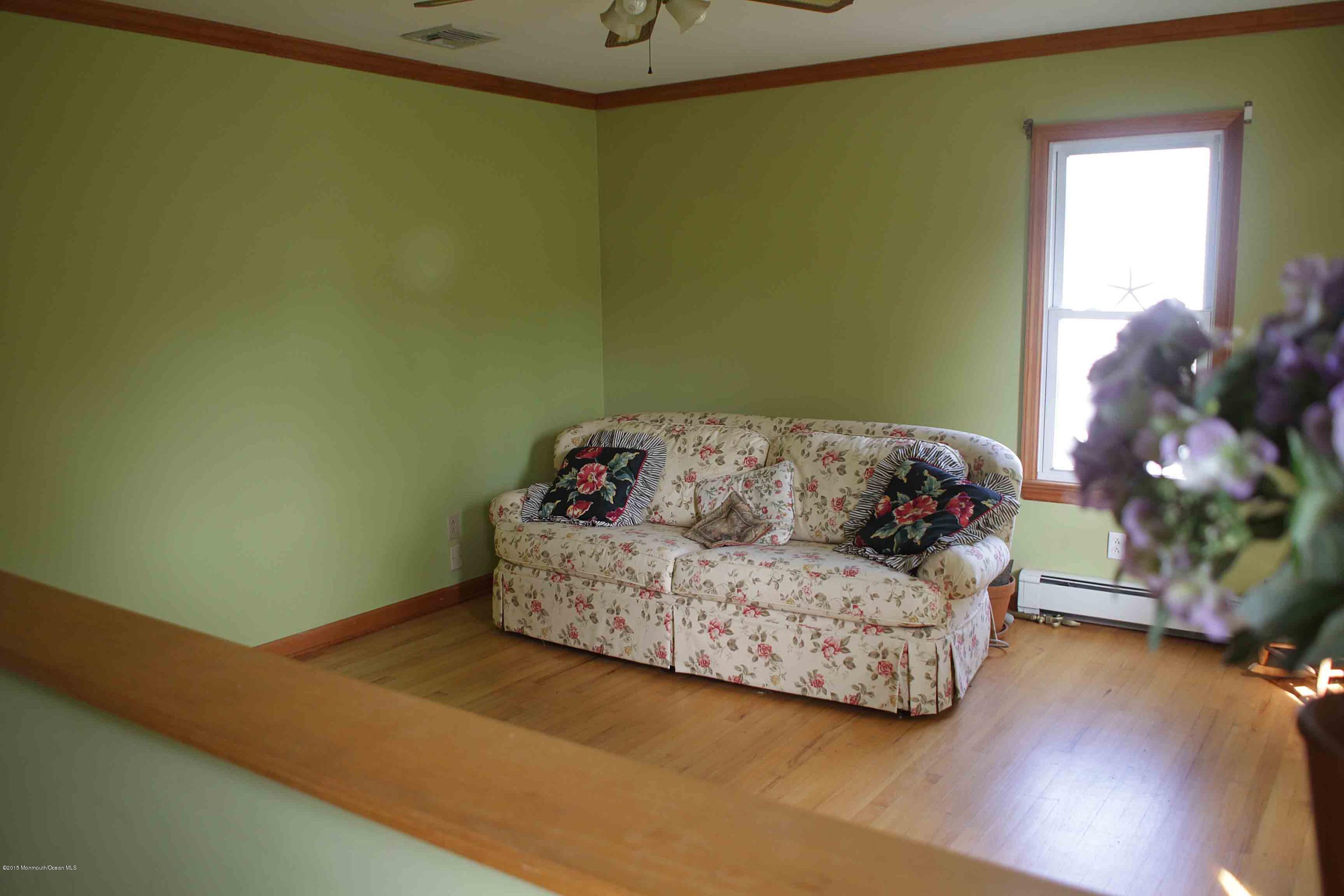 1609 Barkalow Road Wall, NJ 07719 - Photo 4 of 12 1609 Barkalow Livingroom