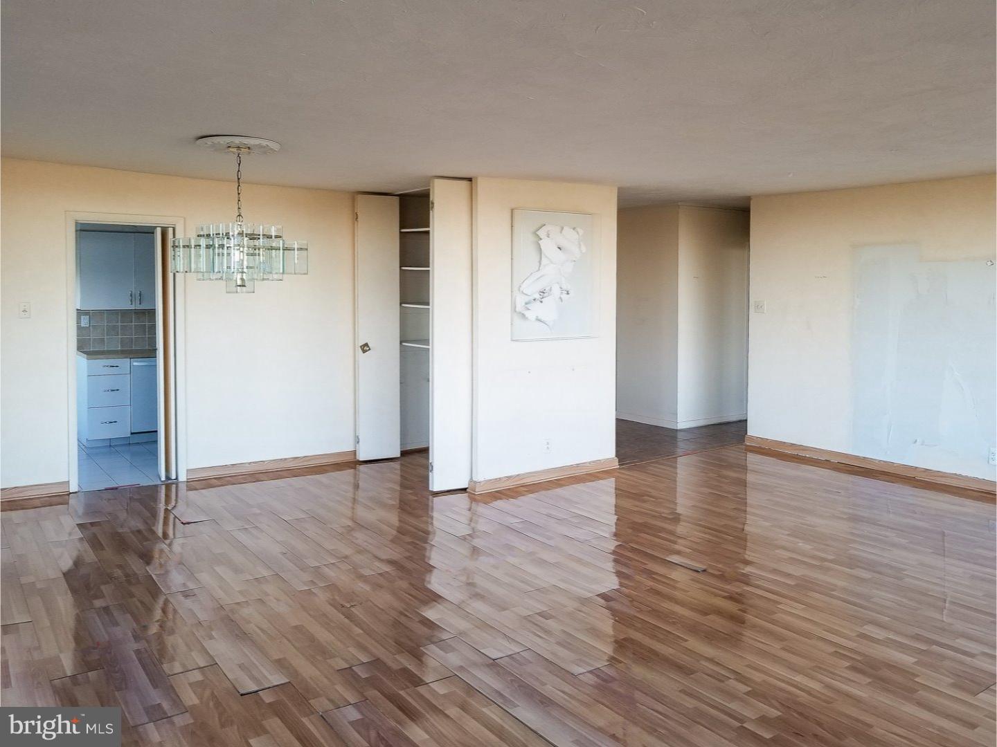 3900 West Ford Road, Unit 17D Philadelphia, PA 19131 - Photo 5 of 21 Living Room