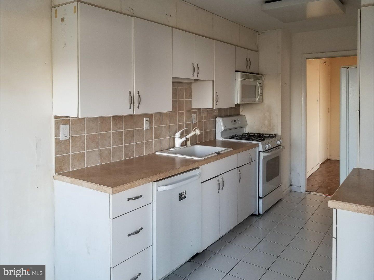 3900 West Ford Road, Unit 17D Philadelphia, PA 19131 - Photo 8 of 21 Kitchen