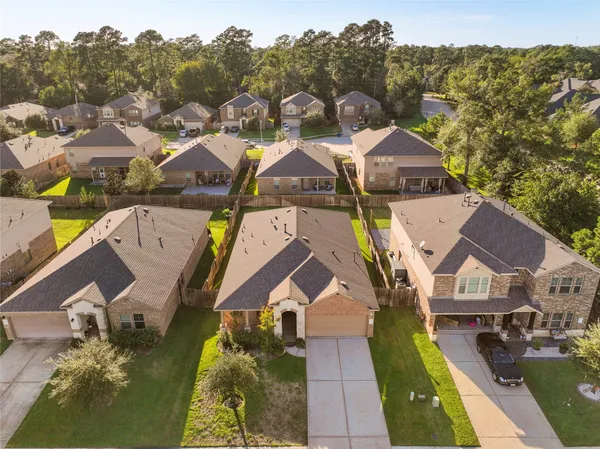 $2,450 | 138 Meadow Grove Drive, Conroe, TX 77384