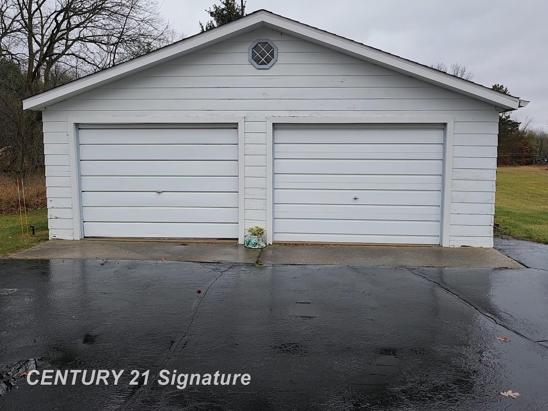 8444 North McKinley Road Flushing, MI 48433 - Photo 2 of 12 50161755-a7410fc9-914d-416f-8112-0c1f2ac2707e.JPG
