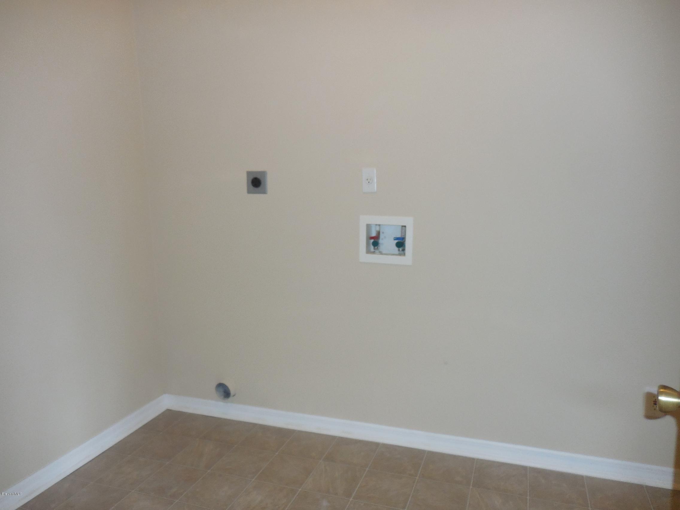 220 Gamewell Road Southwest Palm Bay, FL 32908 - Photo 16 of 19 laundry room