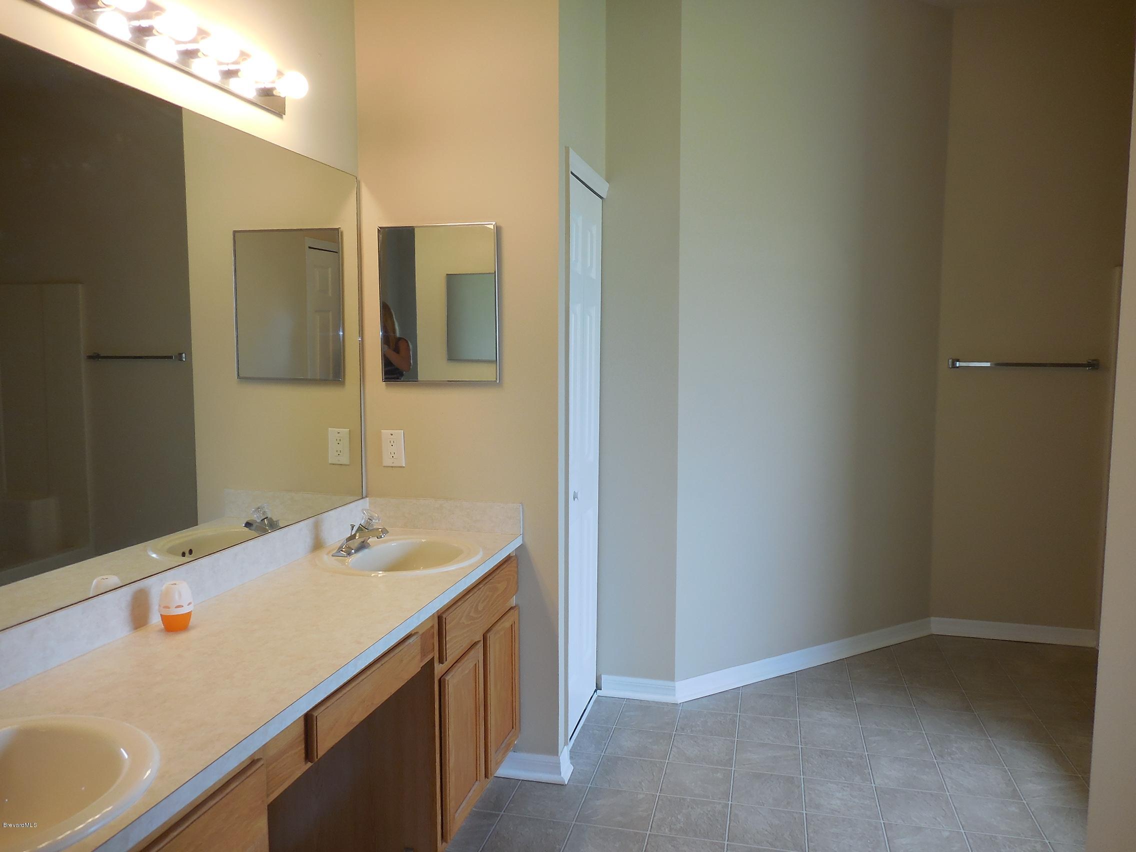 220 Gamewell Road Southwest Palm Bay, FL 32908 - Photo 10 of 19 master bath