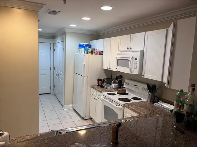 $179,900 | 1725 Harvey Mitchell Parkway South, Unit 2233, College Station, TX 77840