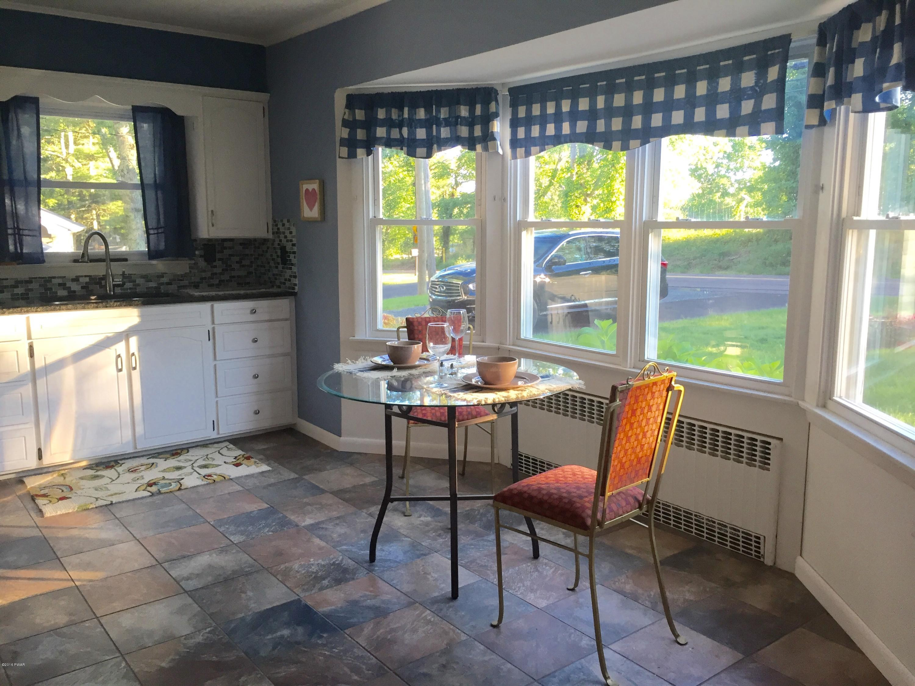 165 Foster Hill Road Milford, PA 18337 - Photo 3 of 37 Bright Eat-in Kitchen