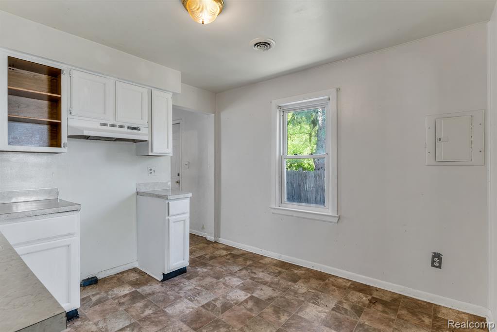 2054 Lavelle Road Flint, MI 48504 - Photo 16 of 18 Gallery Image 16