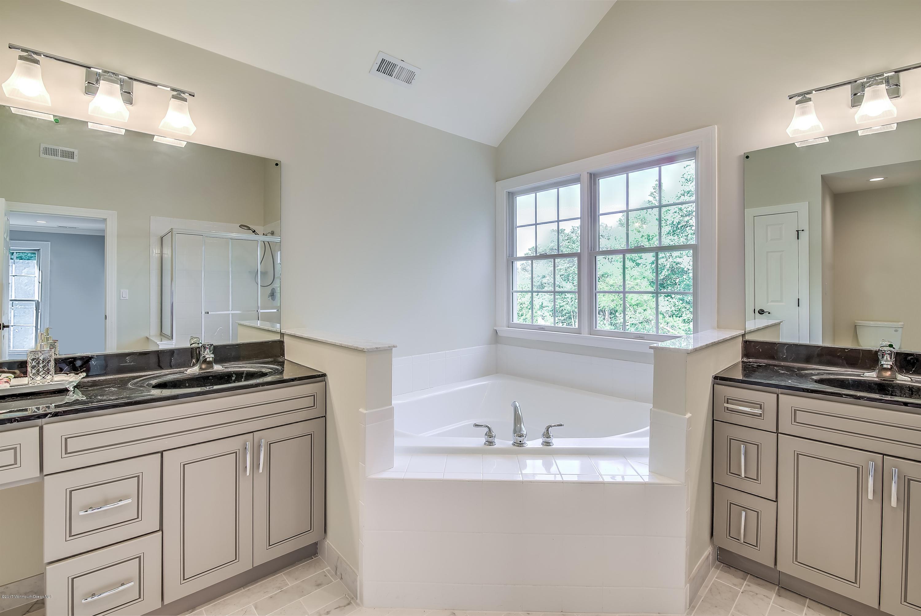 4 Lahaway Court Cream Ridge, NJ 08514 - Photo 21 of 29 020_MASTER BATHROOM
