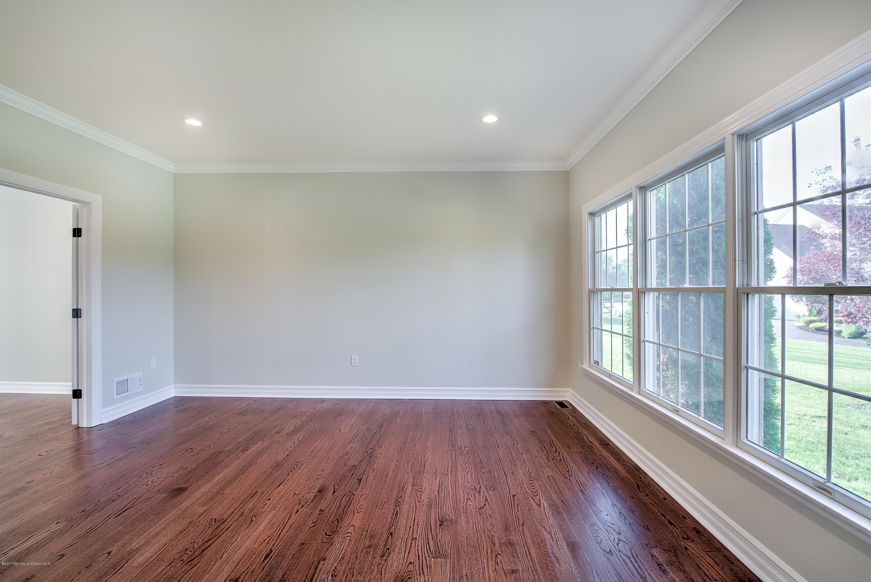 003_LIVING ROOM