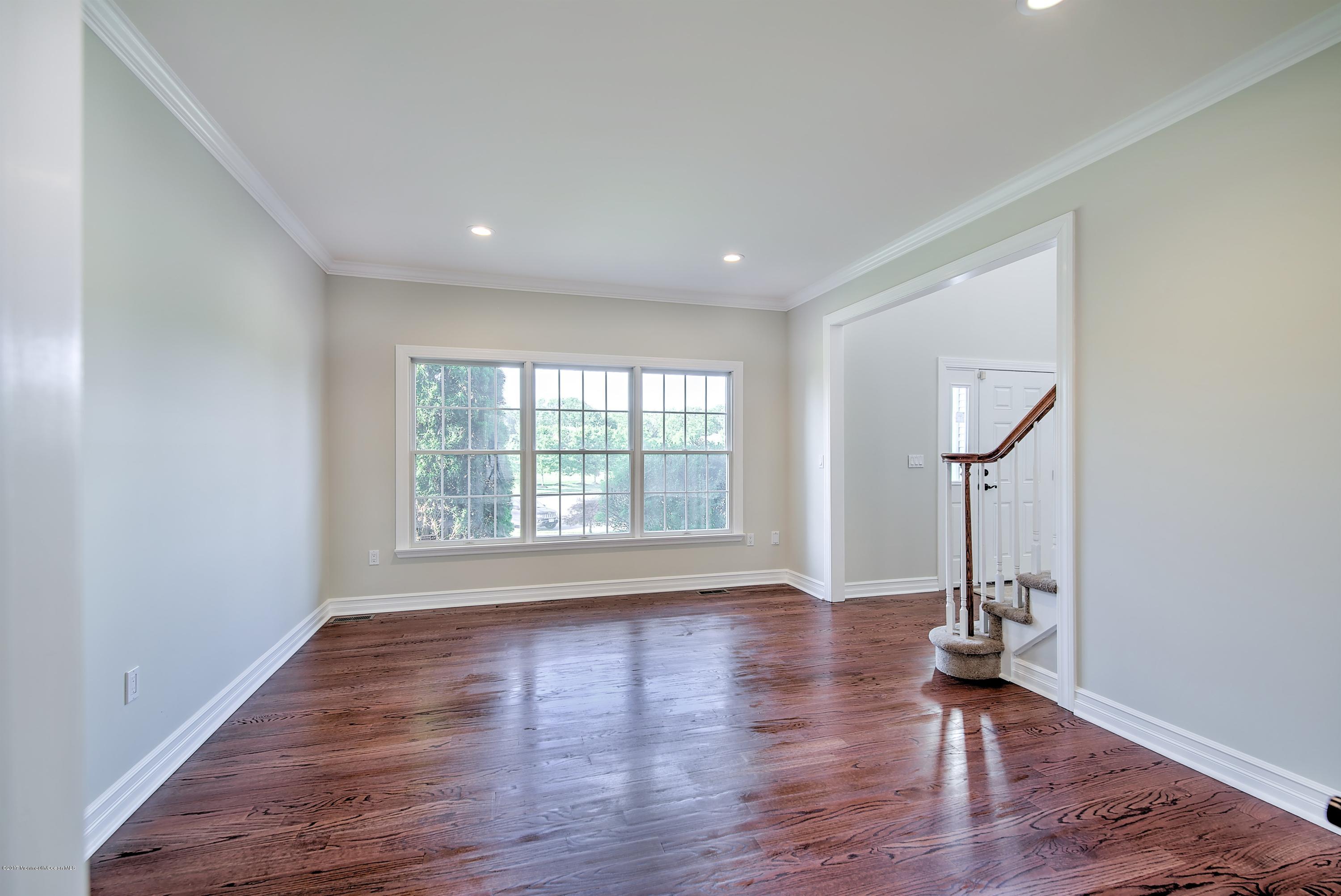 004_LIVING ROOM