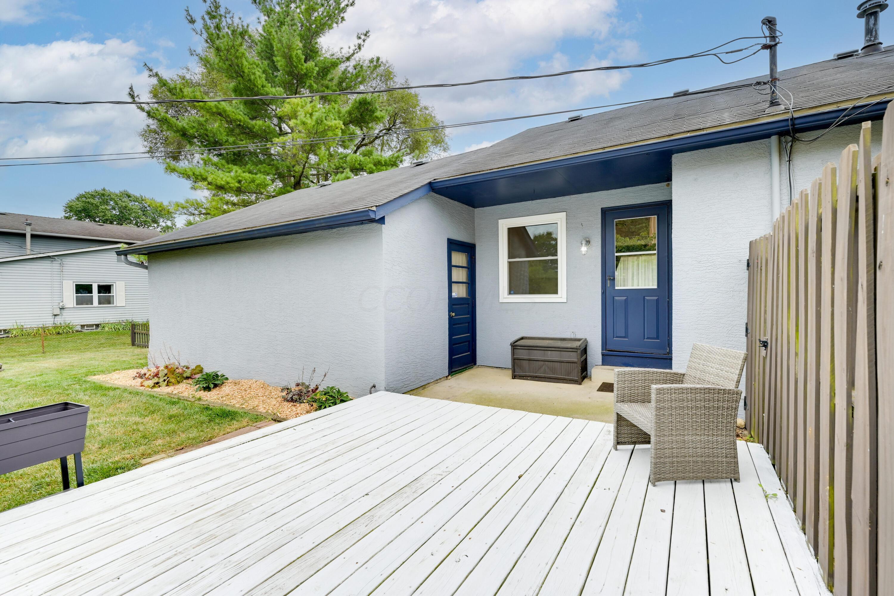 5383 Pine Bluff Road Columbus, OH 43229 - Photo 27 of 32 Deck overlooks fenced backyard