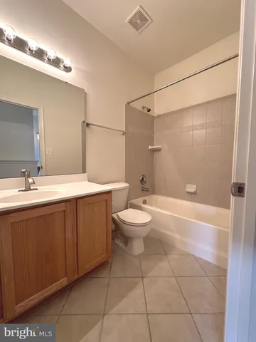 $2,825 | 2100 Abbottsbury Way, Woodbridge, VA 22191