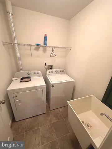 $2,825 | 2100 Abbottsbury Way, Woodbridge, VA 22191