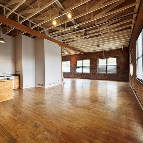 $1,995 | 2220 South Harwood Street, Unit 201, Dallas, TX 75215