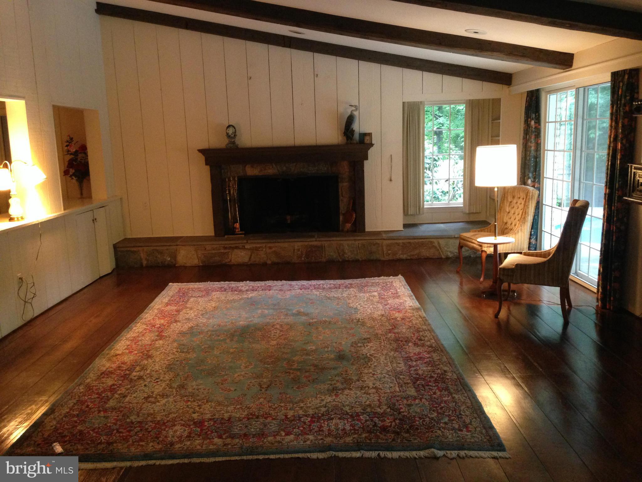 7109 Darby Road Bethesda, MD 20817 - Photo 11 of 22 Living Room