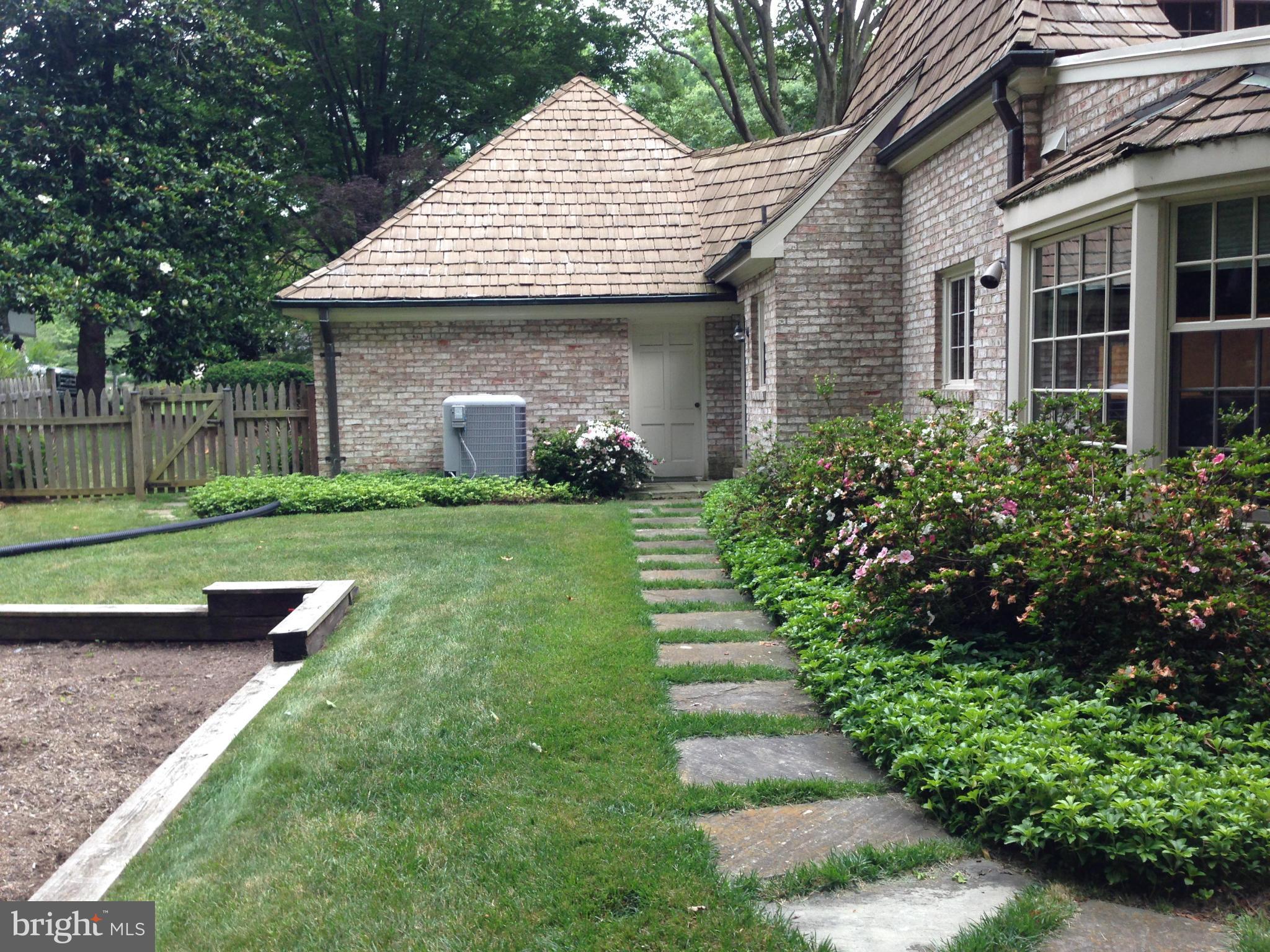 7109 Darby Road Bethesda, MD 20817 - Photo 3 of 22 Exterior (General)