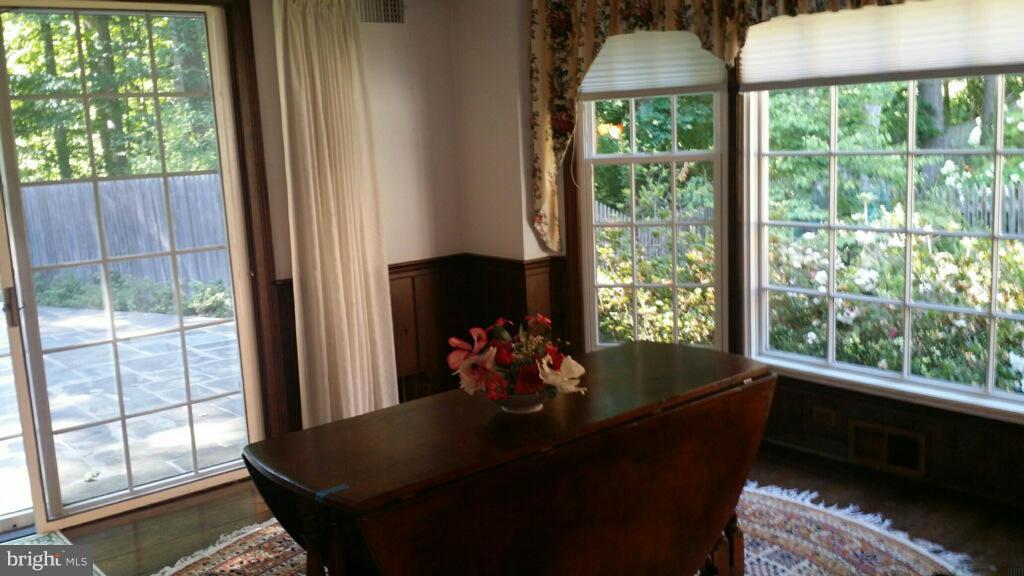 7109 Darby Road Bethesda, MD 20817 - Photo 9 of 22 Interior (General)