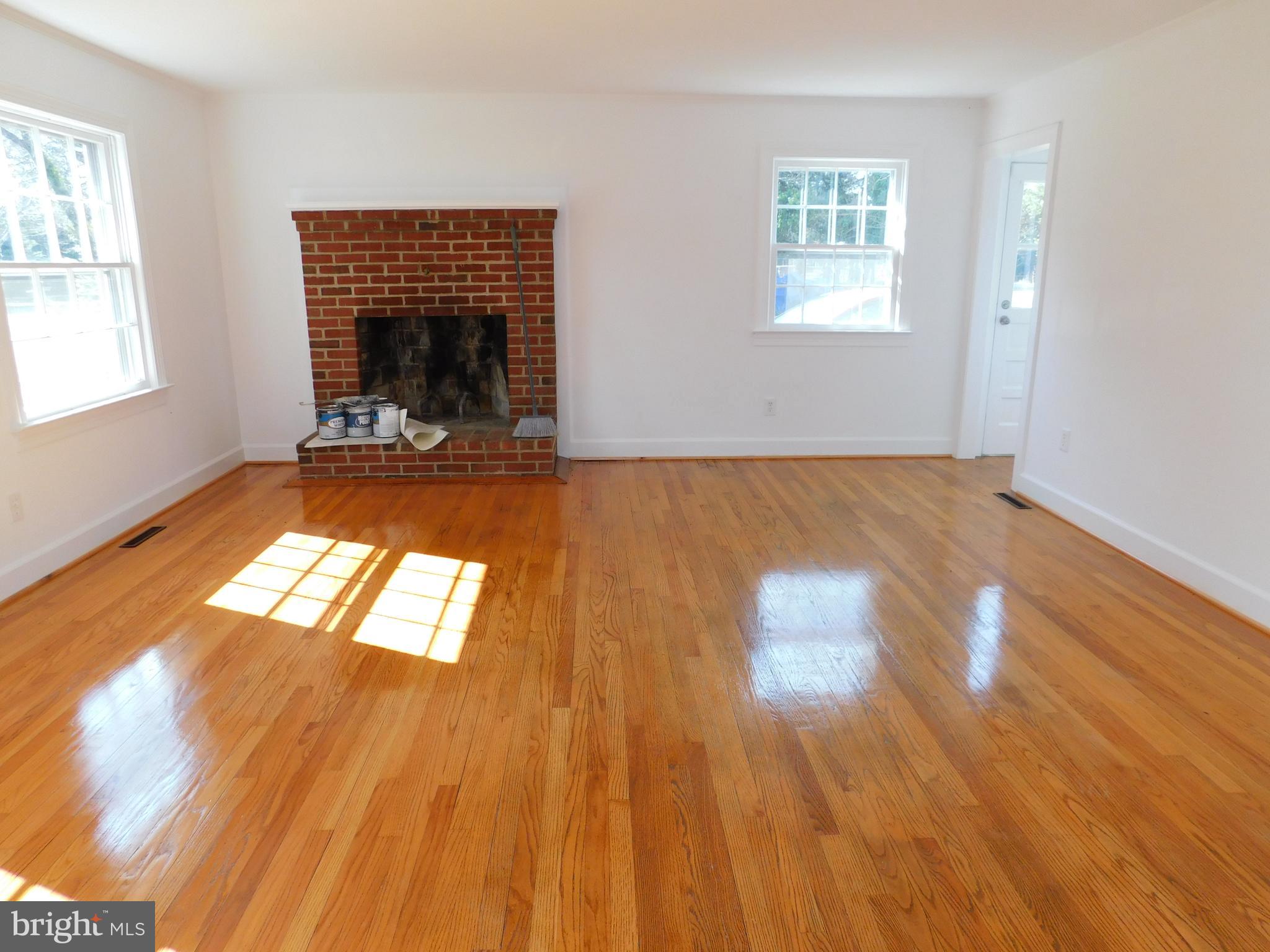 10374 Rectory Lane King George, VA 22485 - Photo 3 of 25 Family Room
