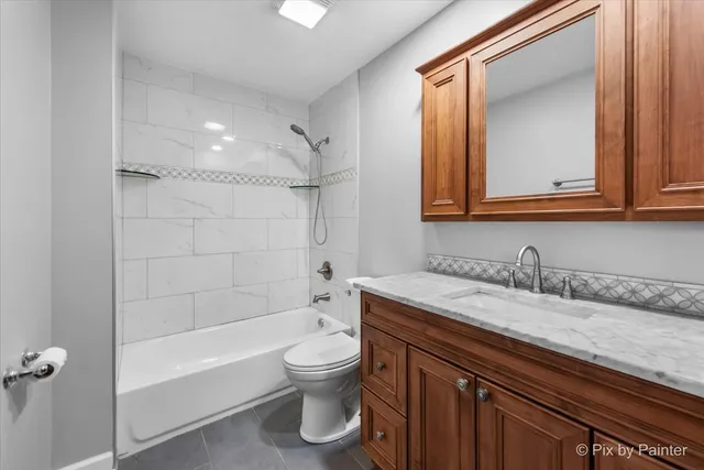 $415,000 | 1125 Darby Lane, Roselle, IL 60172