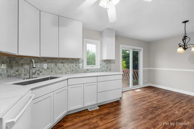 $415,000 | 1125 Darby Lane, Roselle, IL 60172