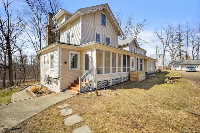 $2,250 | 67 Old Albany Post Road, Unit 4, Rhinebeck, NY 12572