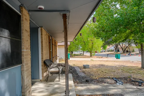 a house view with a outdoor space
