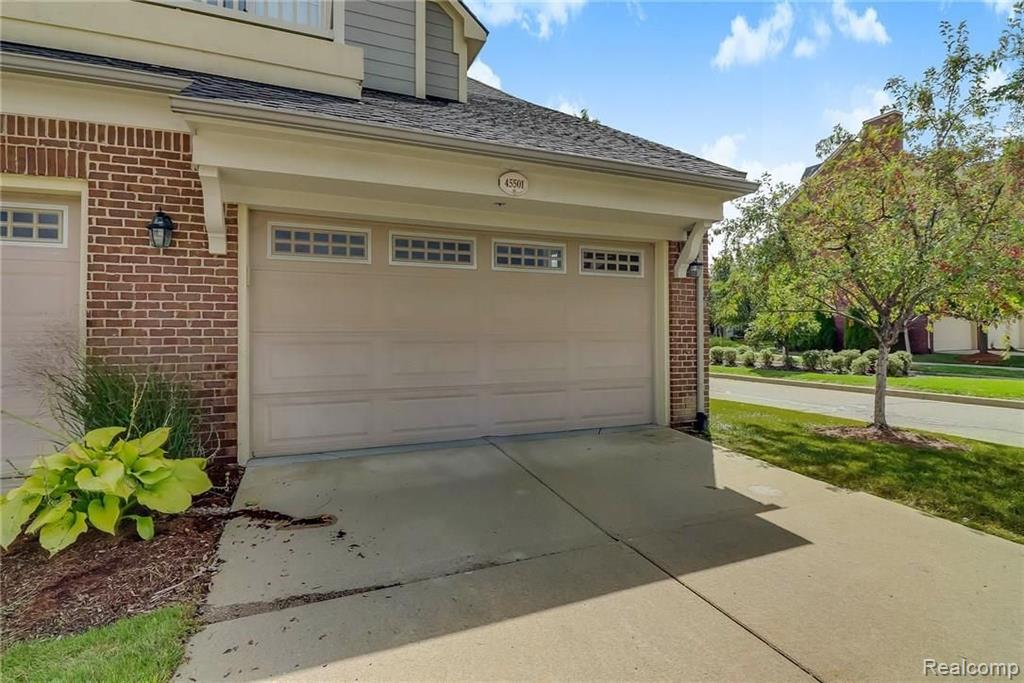 45501 South Stonewood Road, Unit 17 Canton, MI 48187 - Photo 3 of 19 Gallery Image 3