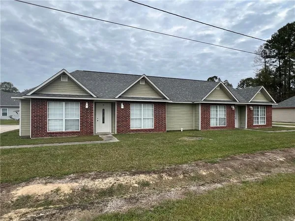 $950 | 12257 Meghan's Loop, Unit B, Tickfaw, LA 70466