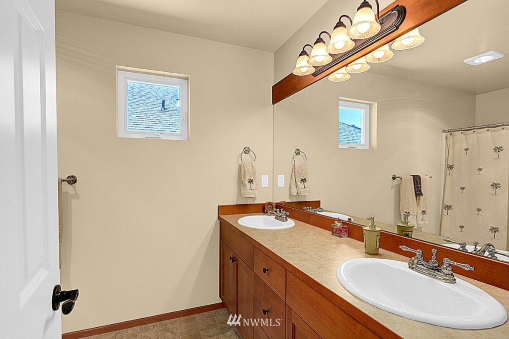 20229 86th Place Northeast Bothell, WA 98011 - Photo 14 of 15 Gallery Image 14