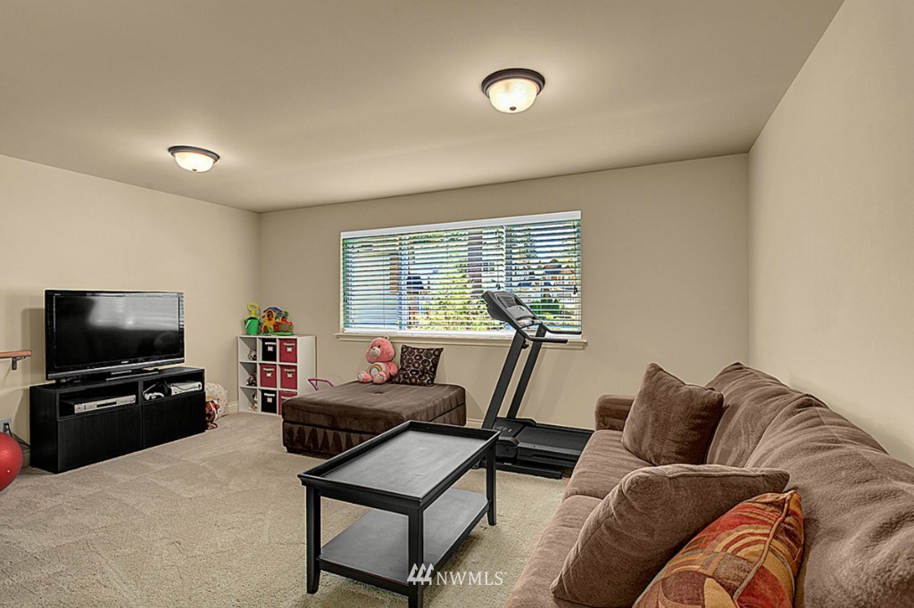 20229 86th Place Northeast Bothell, WA 98011 - Photo 7 of 15 Gallery Image 7