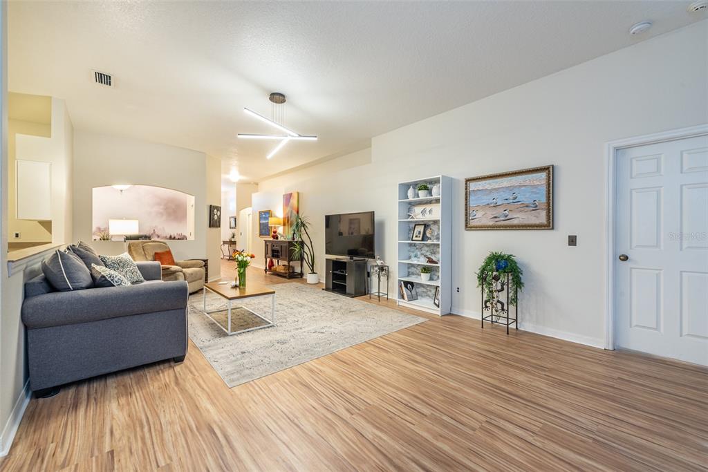 6650 Thackston Drive Riverview, FL 33578 - Photo 8 of 59