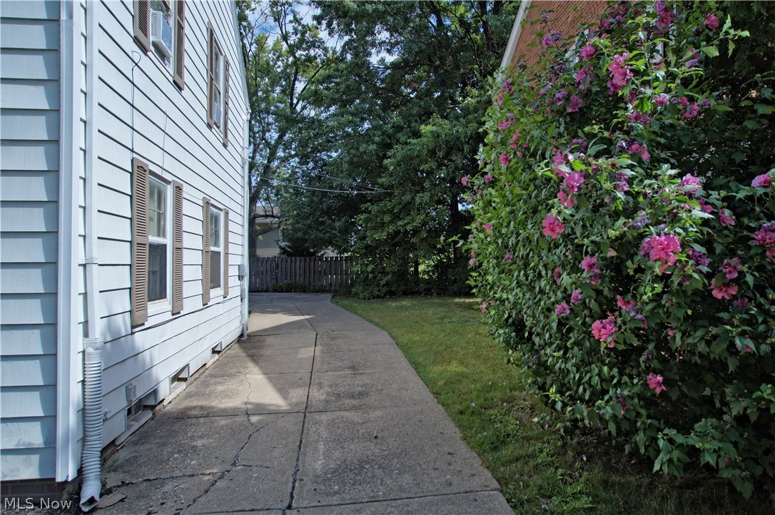 13519 Corby Road Cleveland, OH 44120 - Photo 15 of 17