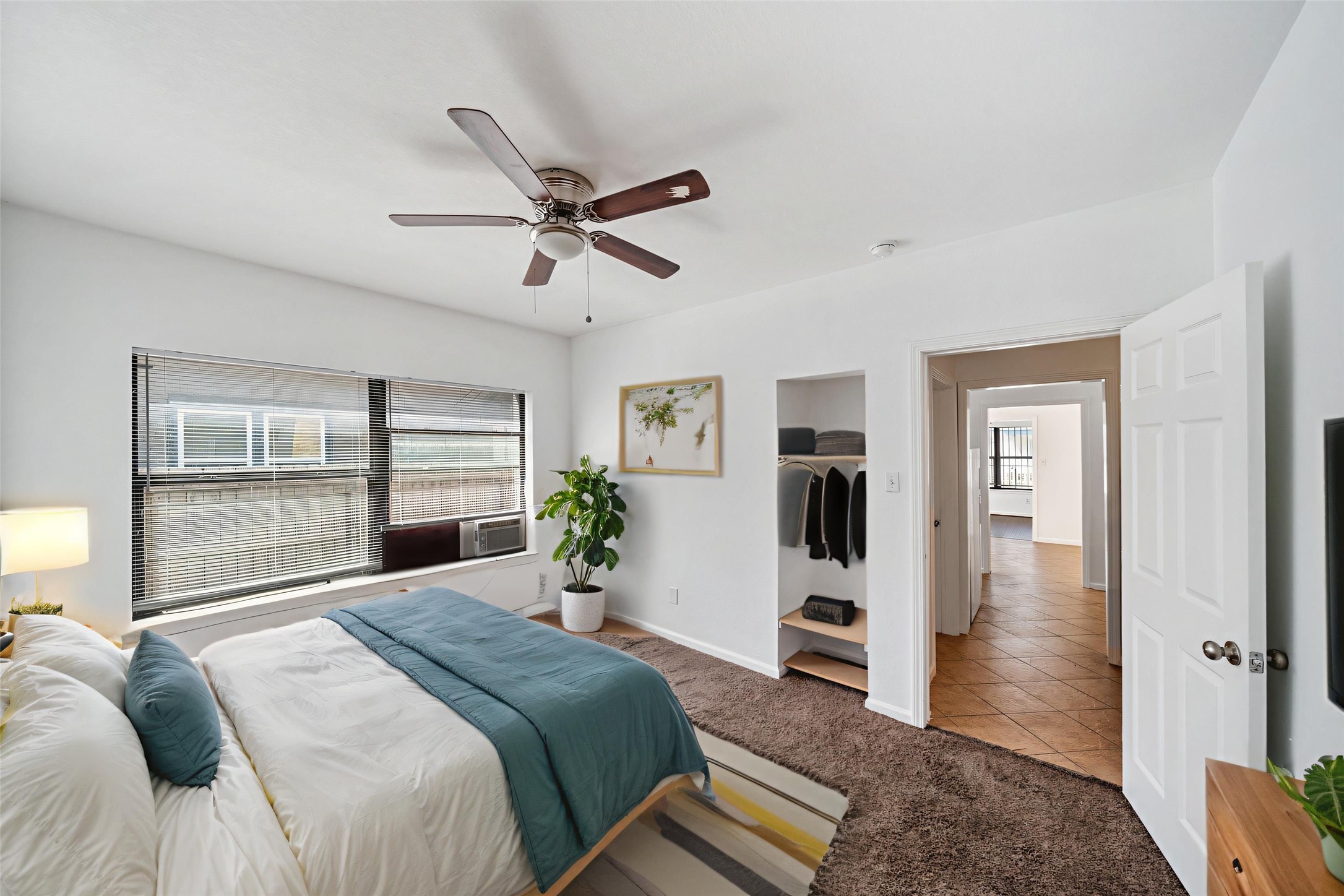 406 Quitman Street, Unit 2 Houston, TX 77009 - Photo 15 of 22 a bedroom with a large bed and a window