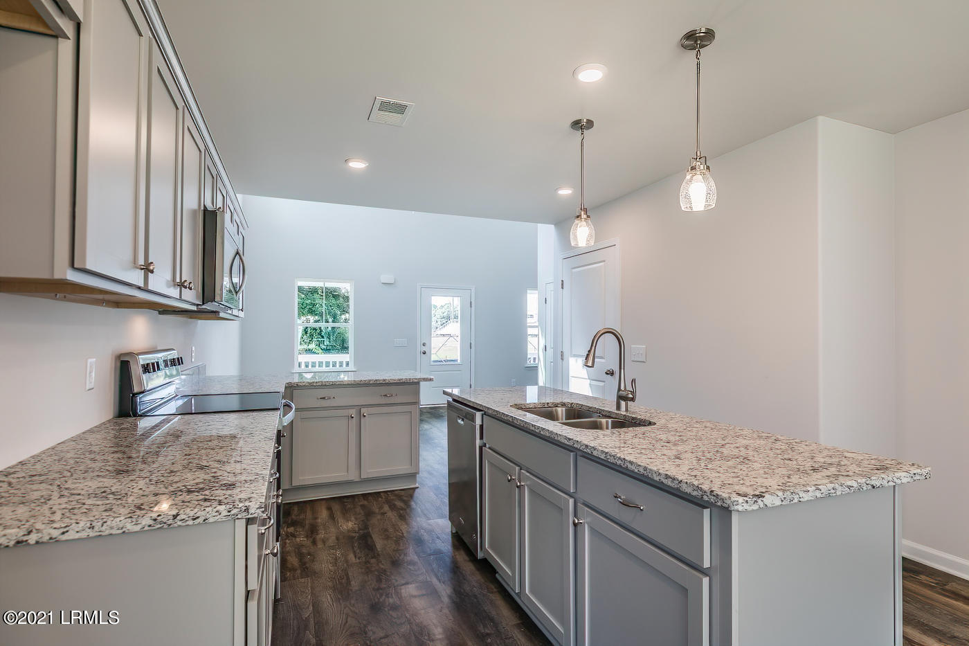 449 Volunteer Park Road Ridgeland, SC 29936 - Photo 11 of 44 11 Kitchen