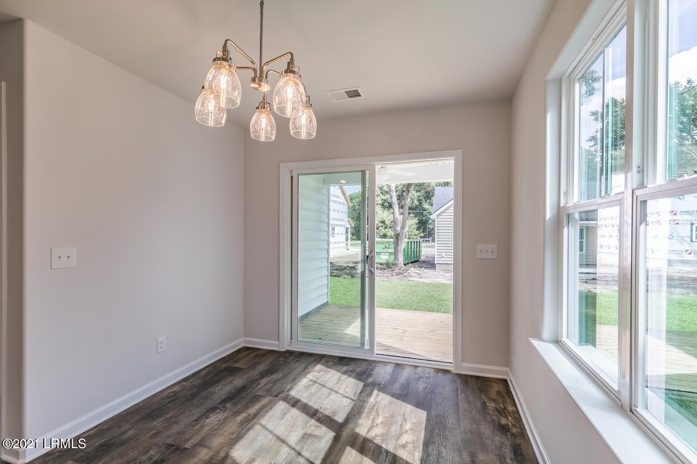 449 Volunteer Park Road Ridgeland, SC 29936 - Photo 13 of 44 13 Dining