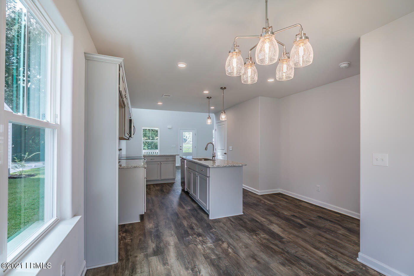 449 Volunteer Park Road Ridgeland, SC 29936 - Photo 14 of 44 14 Dining and kitchen