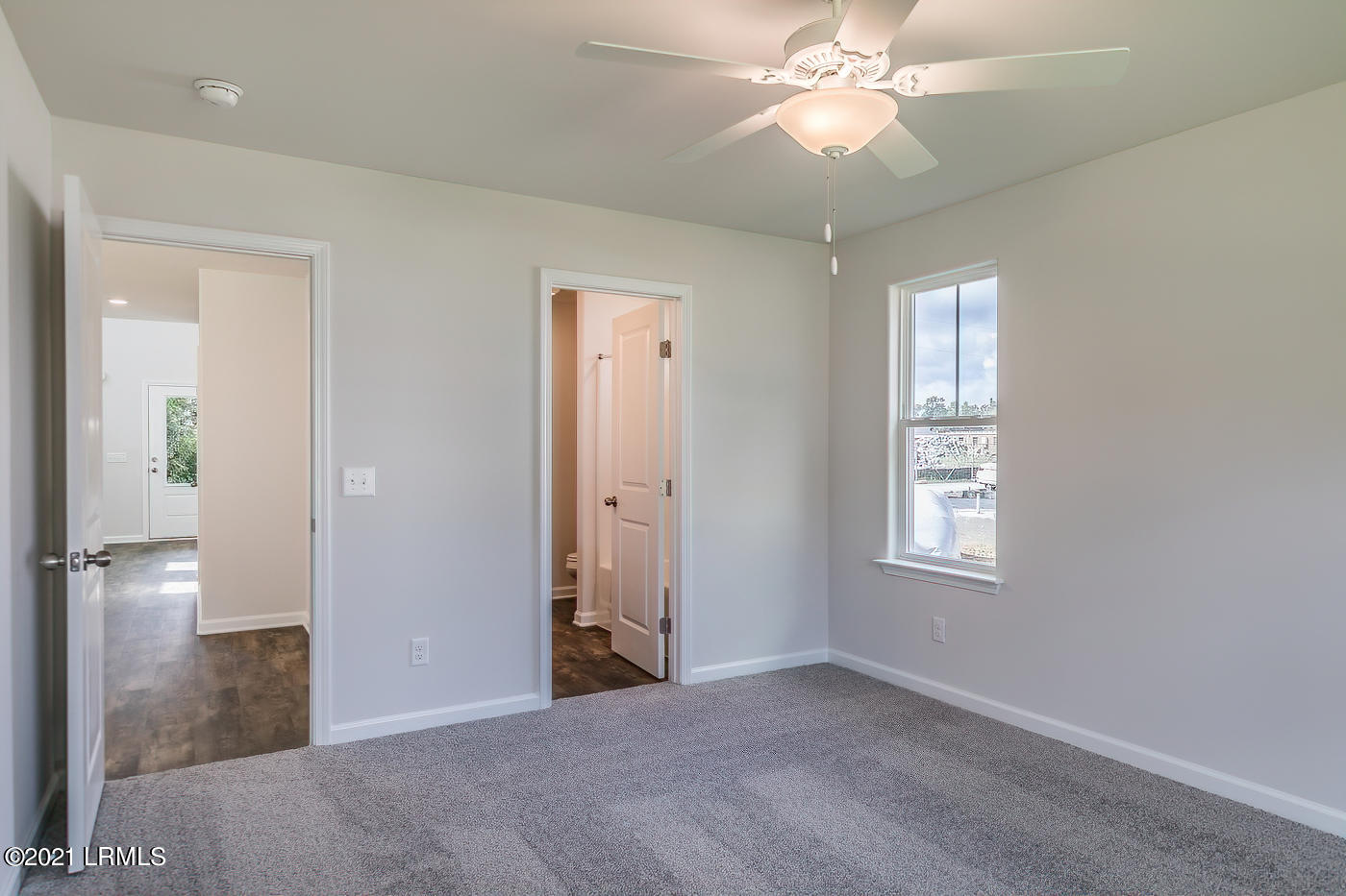 449 Volunteer Park Road Ridgeland, SC 29936 - Photo 17 of 44 17 Primary suite