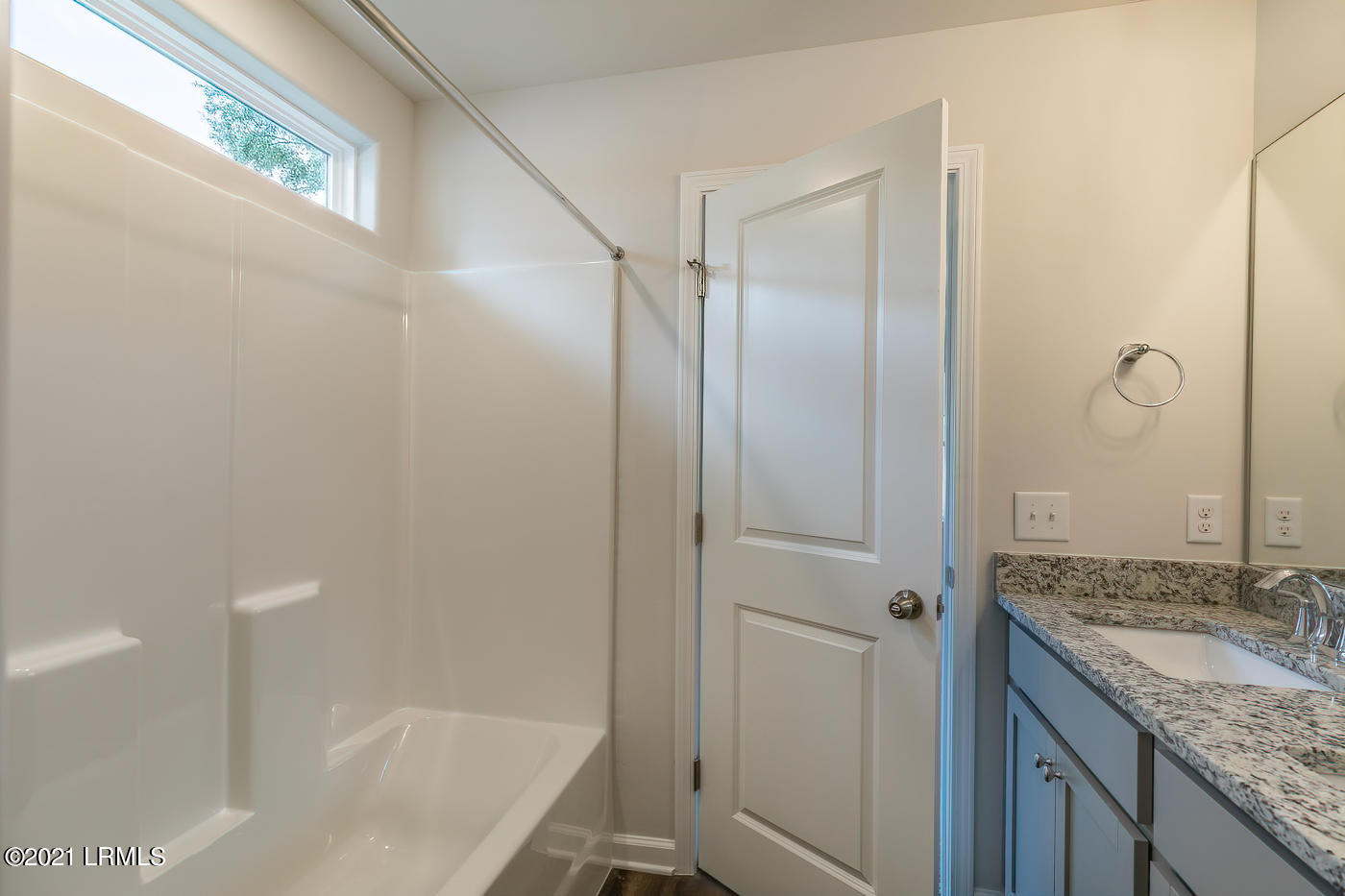 449 Volunteer Park Road Ridgeland, SC 29936 - Photo 23 of 44 23 Primary bath