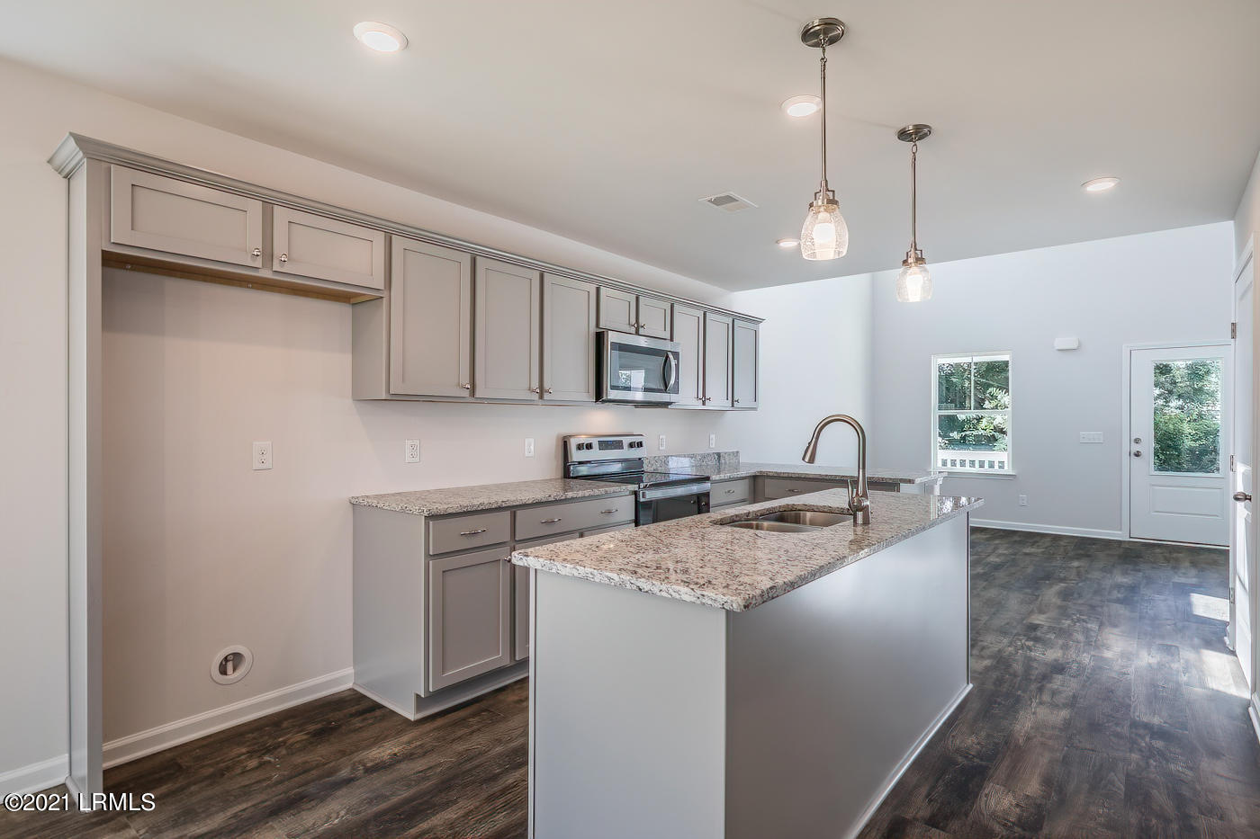 449 Volunteer Park Road Ridgeland, SC 29936 - Photo 10 of 44 10 Kitchen