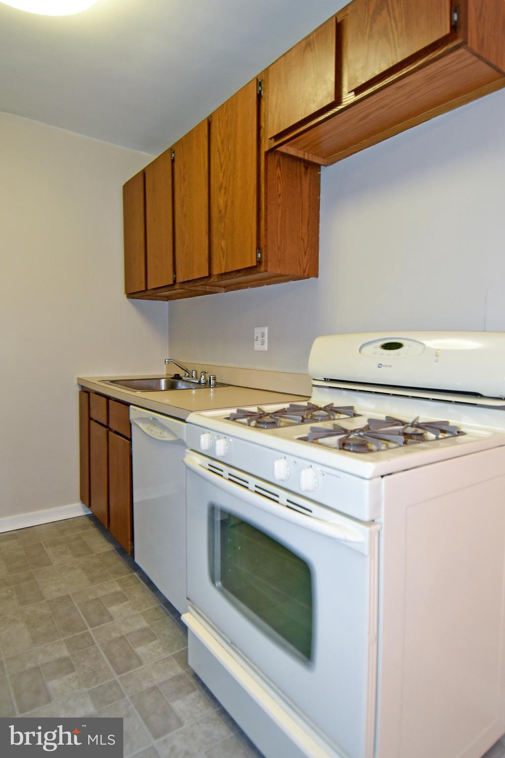 1200 South Arlington Ridge Road, Unit 512 Arlington, VA 22202 - Photo 12 of 30 Kitchen