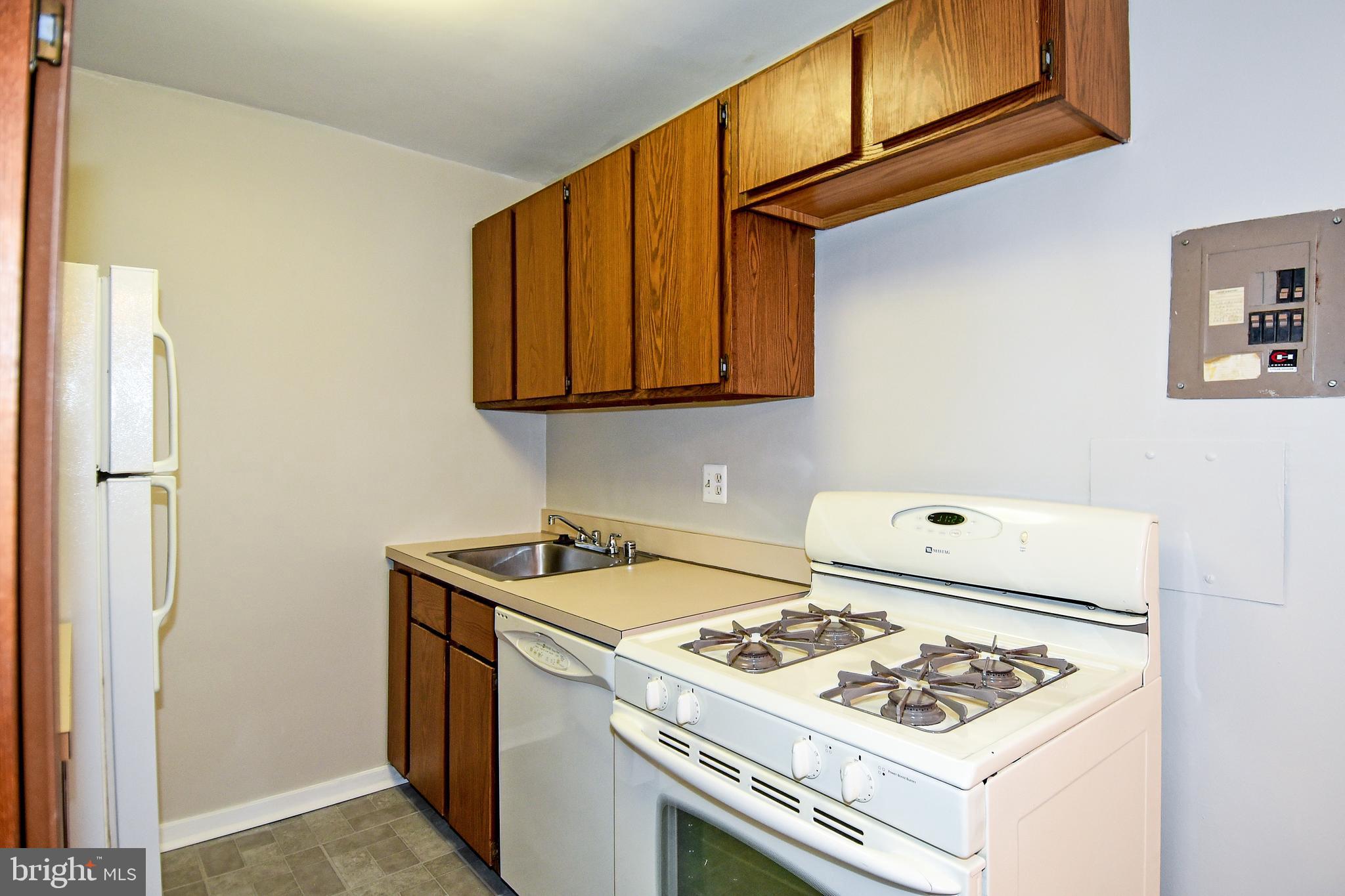 1200 South Arlington Ridge Road, Unit 512 Arlington, VA 22202 - Photo 6 of 30 Kitchen