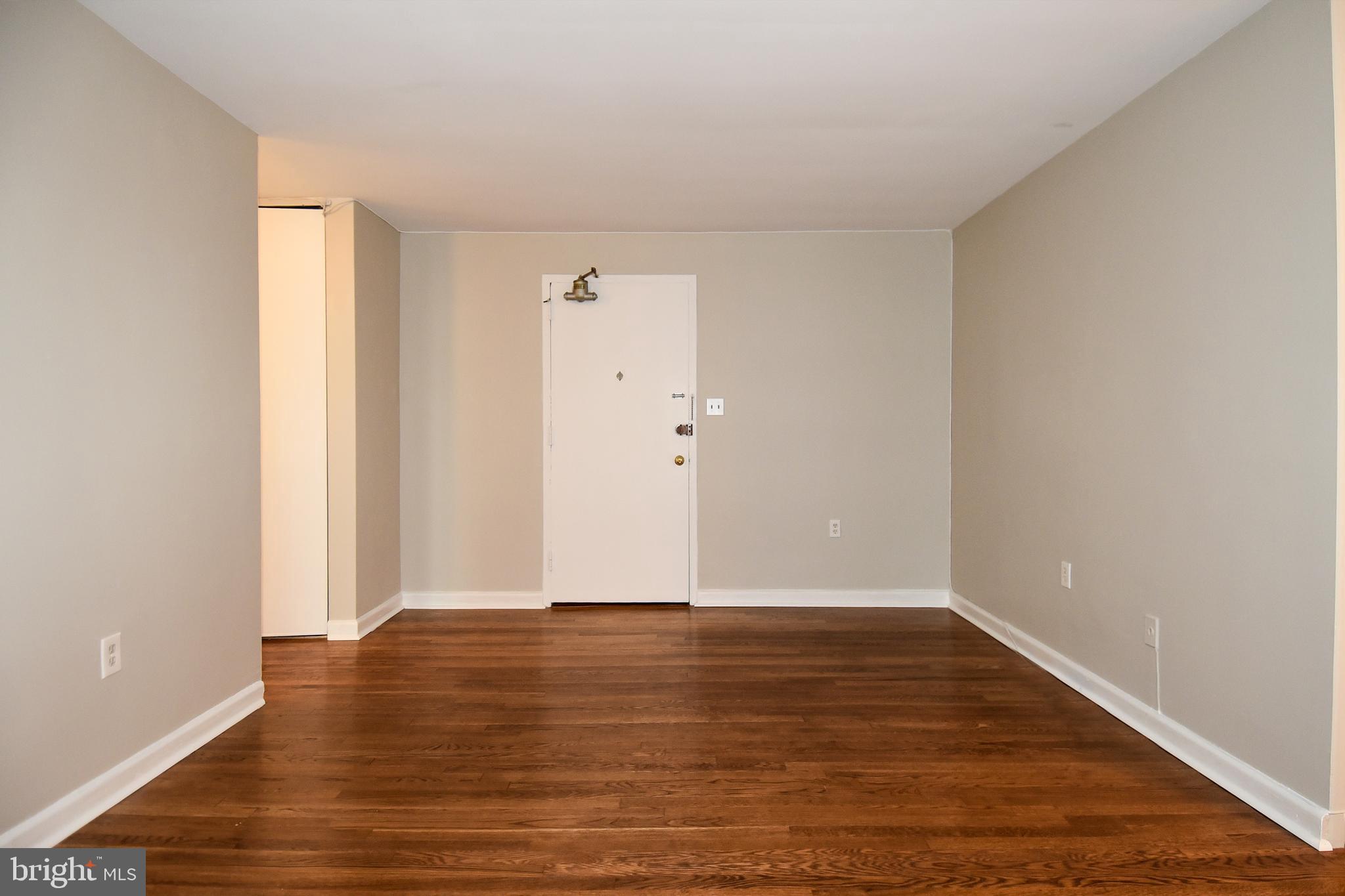 1200 South Arlington Ridge Road, Unit 512 Arlington, VA 22202 - Photo 9 of 30 Living Room with entry