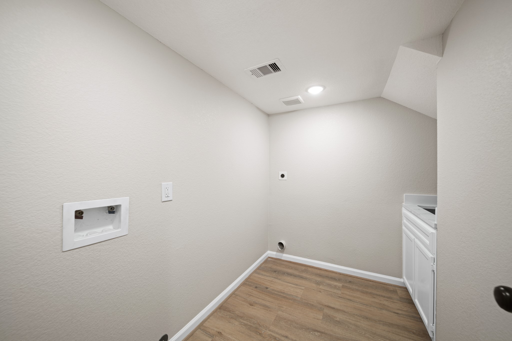 220 Pine Road Clear Lake Shores, TX 77565 - Photo 21 of 31 a view of an empty room